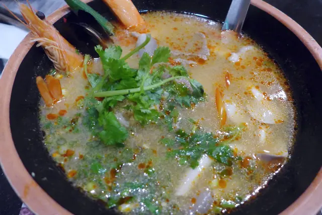 頂級安格斯牛肉冬陰功湯金邊粉