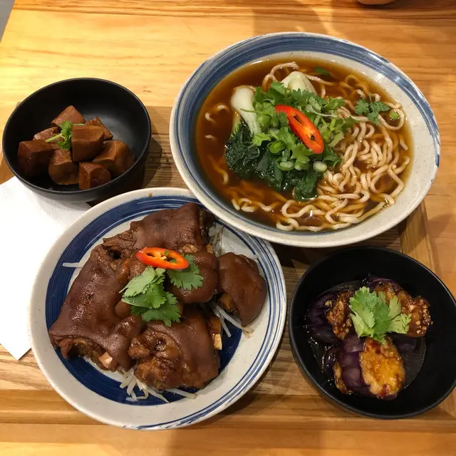 滷水豬手•台灣麵•紅燒牛肉湯
