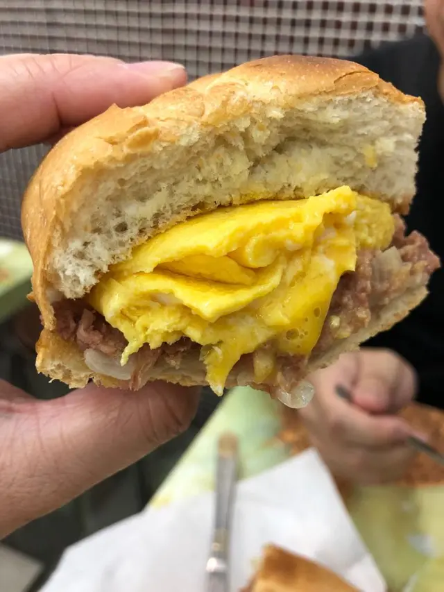 厚蛋鹹牛肉包