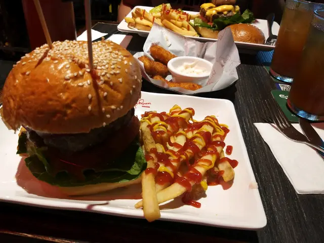 菠蘿燒烤醬牛肉漢堡