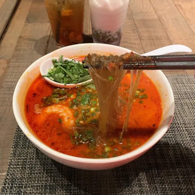 峴港酸辣海鮮湯黑粉絲