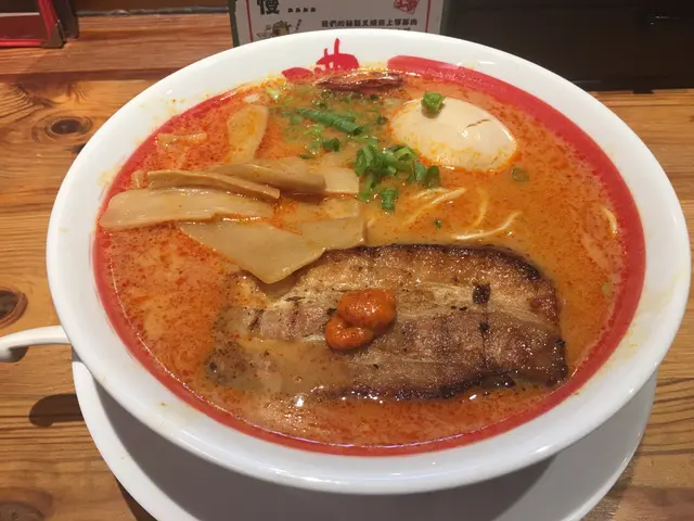 辛辣炙燒豚肉味玉拉麵