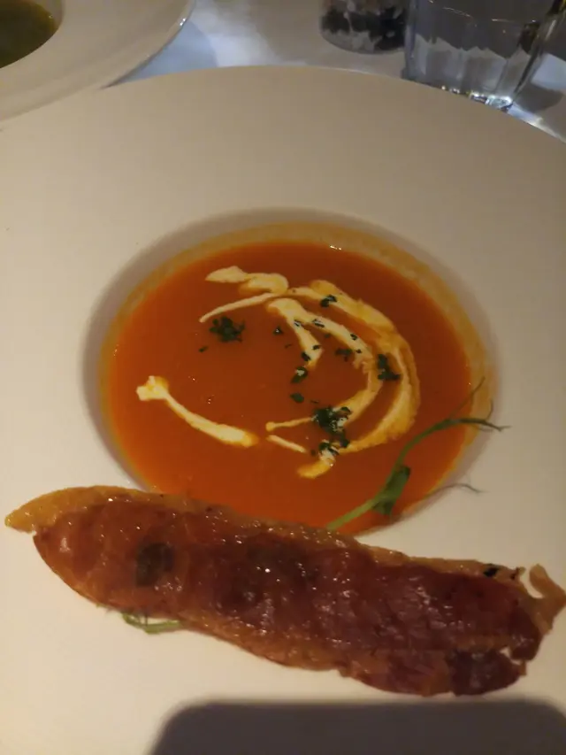 番茄忌廉湯配脆風乾火腿