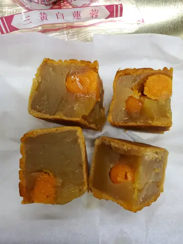 三黃白蓮蓉月餅