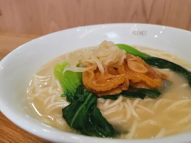 鮑魚花膠濃湯雞灌麵