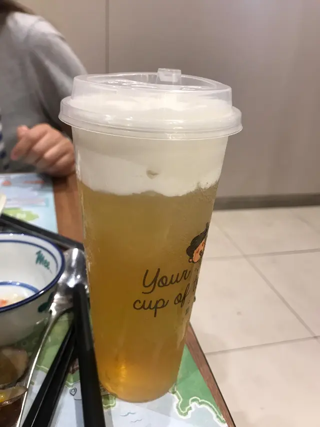 烏龍茶與奶份量剛好，邊食邊飲!