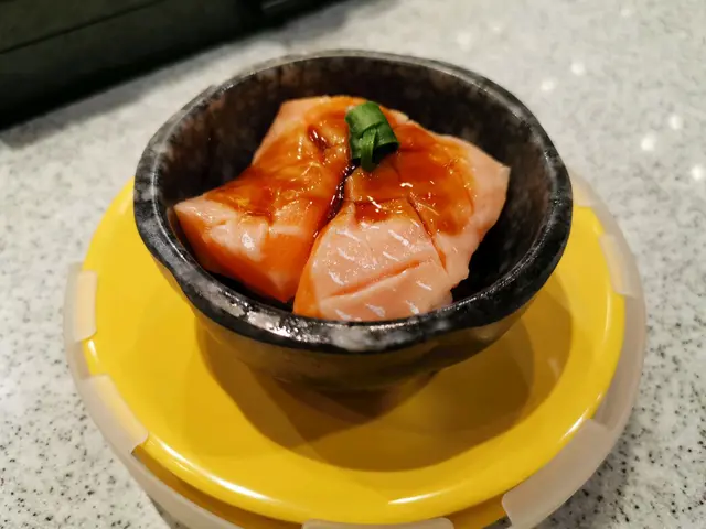 三文魚腩丼