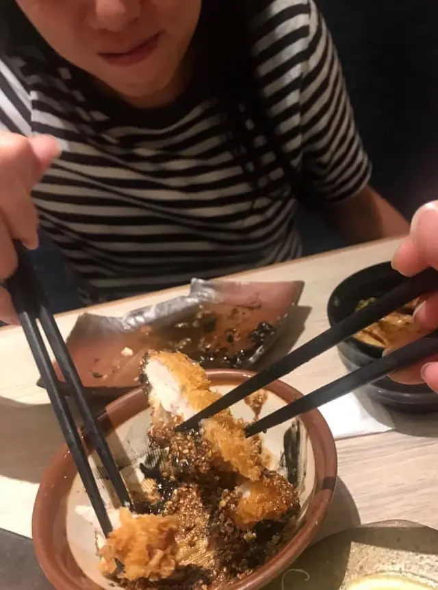黑墨咖哩豬扒飯