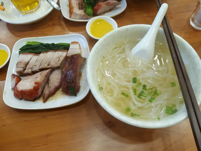 燒腩仔+叉燒瀨粉