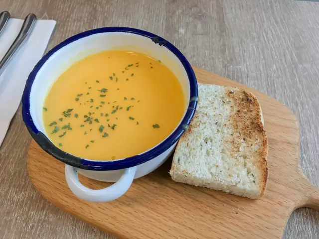 甘荀忌廉湯 + 香草麵包