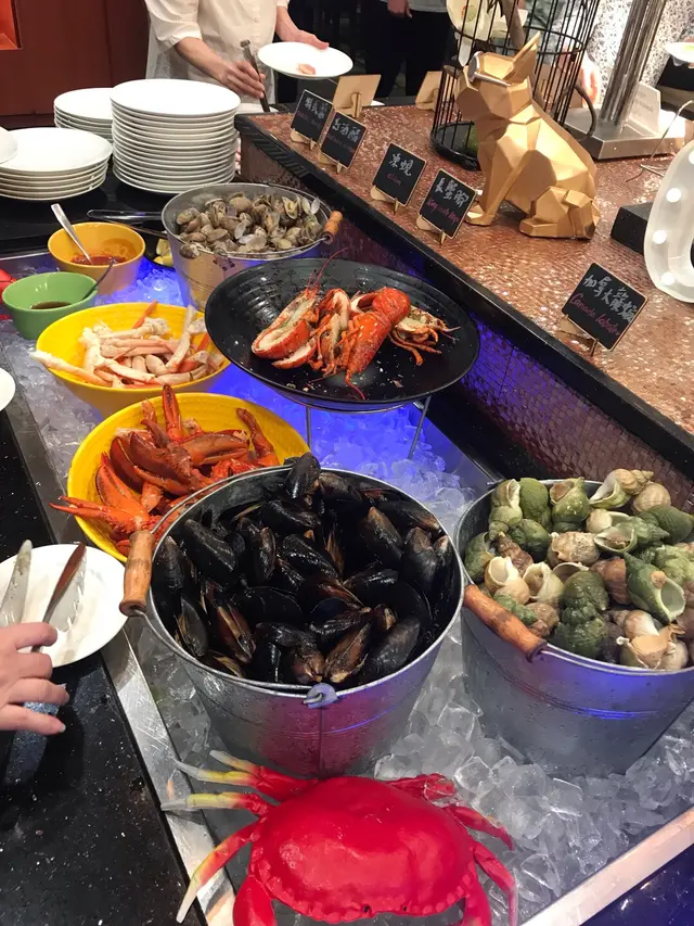 龍蝦有龍蝦不斷reflill，唔洗搶餐懵