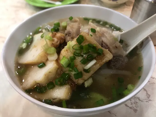 食切腩,最緊要知道自己鍾意食咩位置,大家睇到嘅你一碗係崩沙,係我覺得最好嘅位置,呢點大家要留意,但係一般崩沙是最早賣完的所以要食要早到。