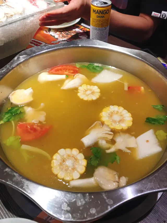 湯底差左少少,無花膠,但好夠味,湯底本身都有蟹同花甲