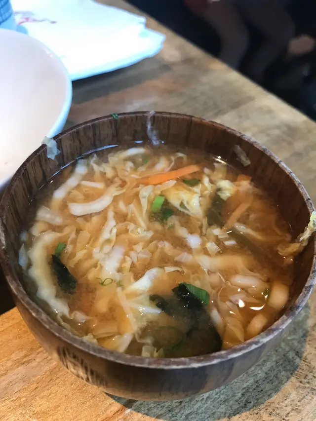 定食配湯,但料多,好飲