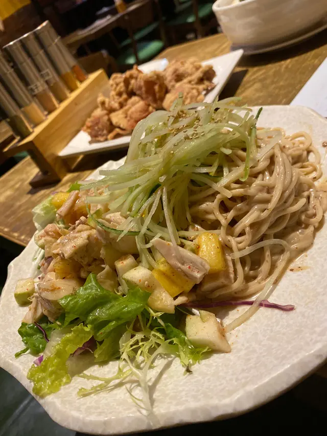 芭樂鳳梨鹽水雞干拌麵