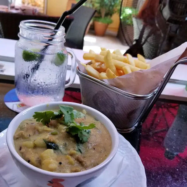 是日咖哩配薯條