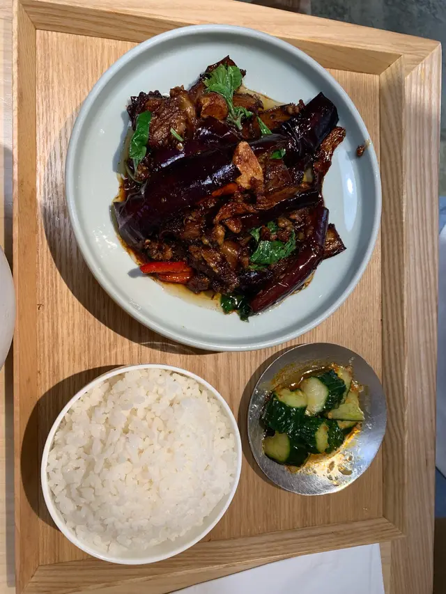 塔香肉鬆茄子配珍珠飯配涼拌香辣小青瓜