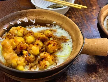 咖喱墨魚咀煲仔飯