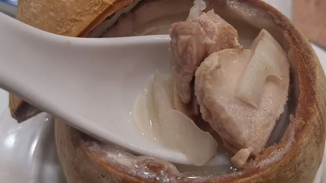 椰皇燉嫩雞