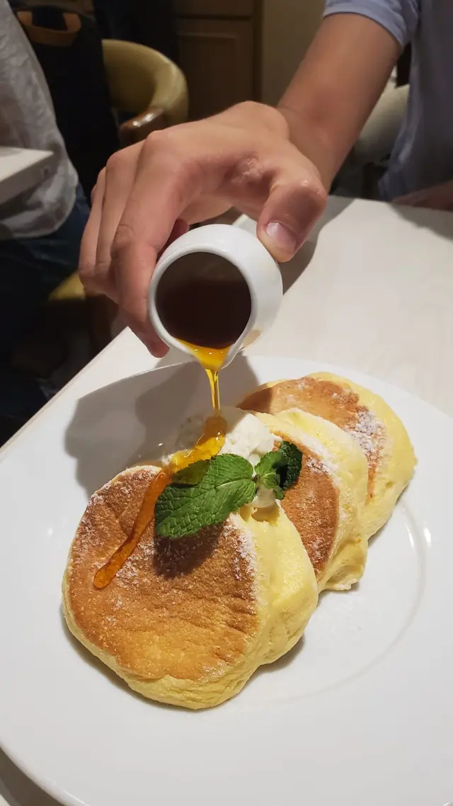 淋呀~~  軟熟嘅pancake好暖