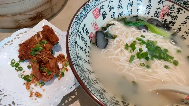 蒜香排骨豬骨湯拉麵