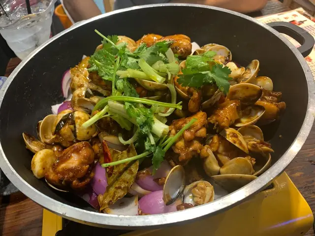 18禁卜卜蜆雞煲