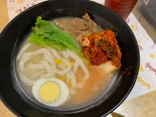泡菜豚肉烏冬