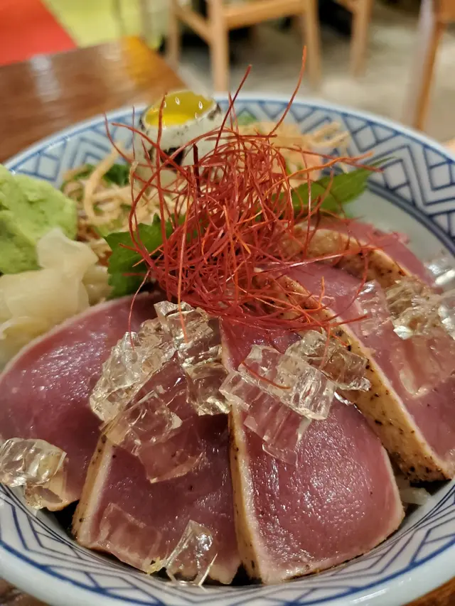 火灸辣味吞拿魚丼