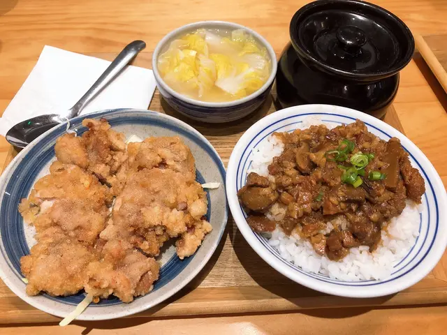 鹽酥雞排滷肉飯