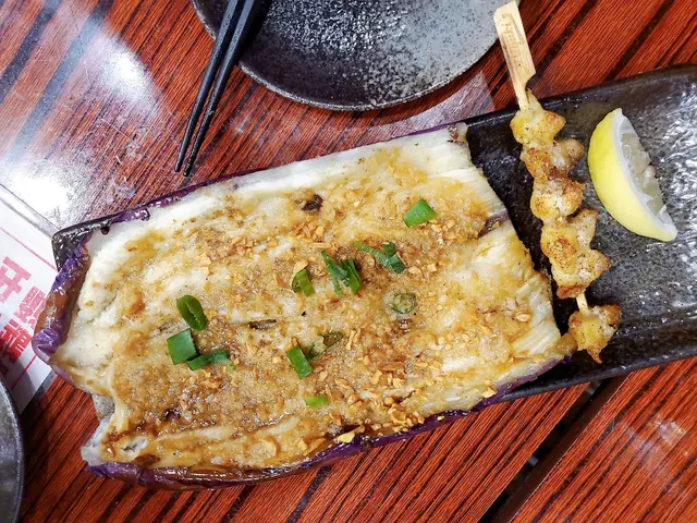 蒜茸茄子 ($32);椒鹽燒雞軟骨 ($16)