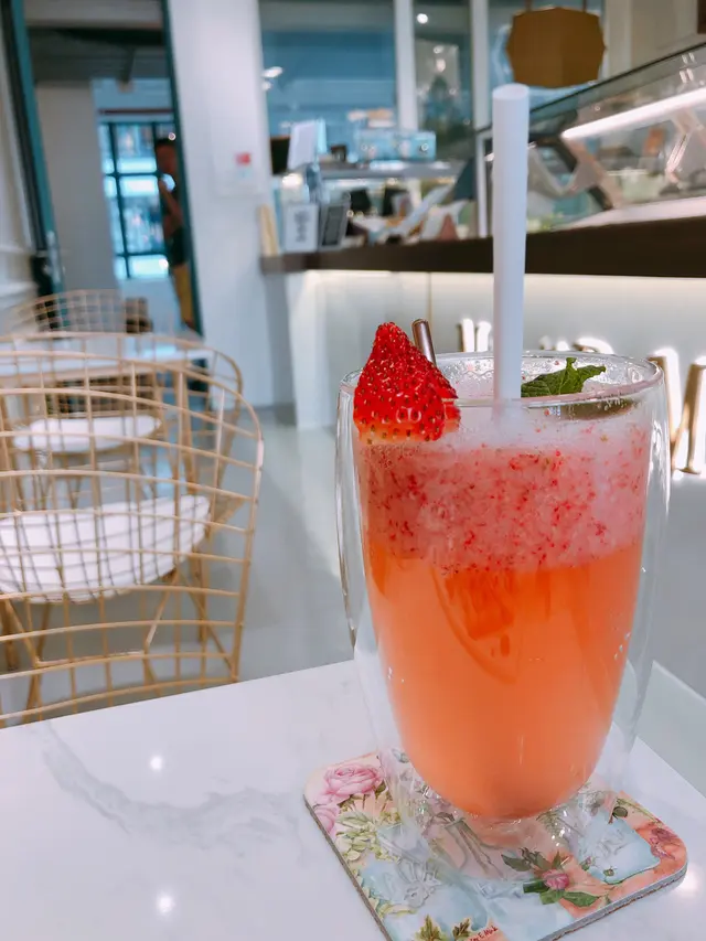 Strawberry  lemonade  