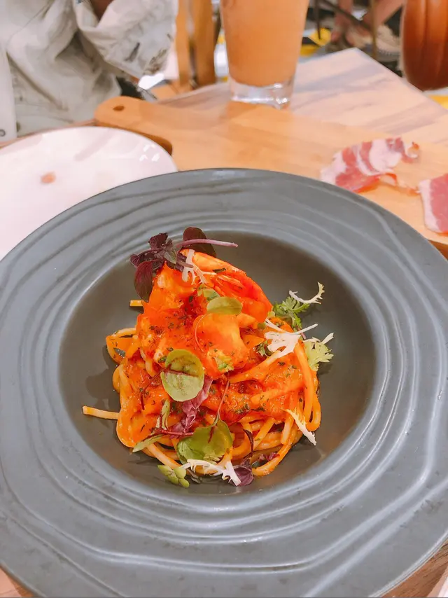 大蝦意粉配香草蕃茄醬