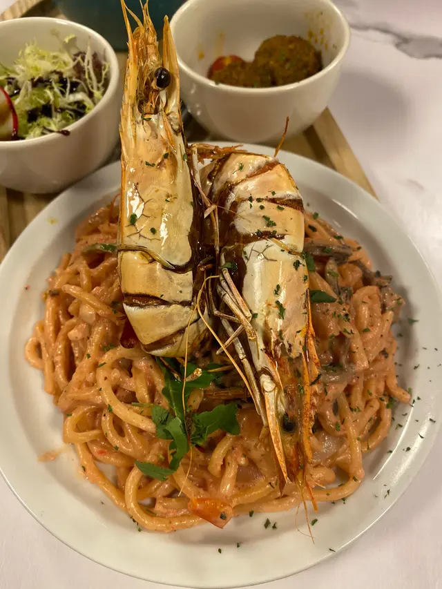 虎蝦煎得好靚，賣相好好，未到一般