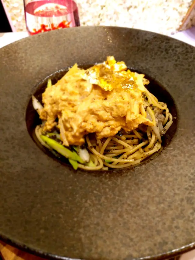 黃金蟹肉配黑橄欖醬義大利粉