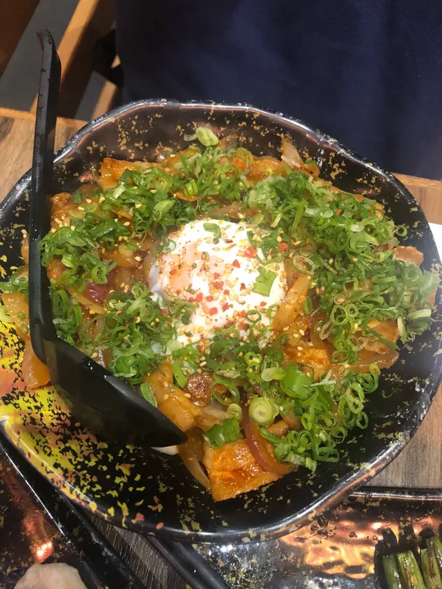 韓風辣味豬腩肉撈烏冬