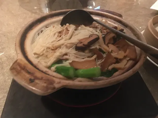 上湯瑤柱大澳蝦乾粉絲什菜煲