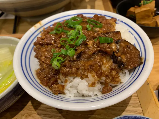 酥炸排骨滷肉飯套餐