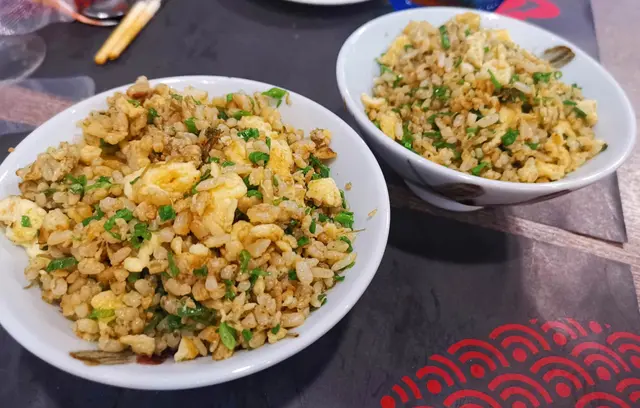 S2特色蟹膏黃金炒飯