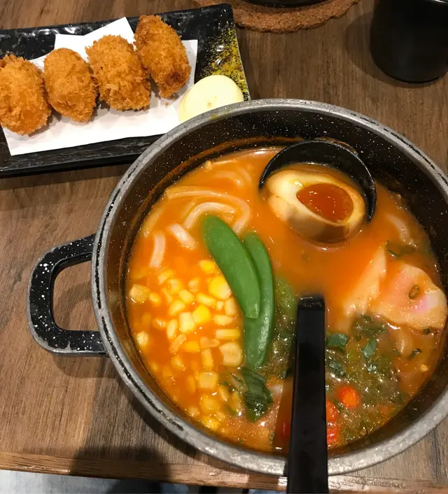 辣蕃茄湯烏冬  配炸蠔