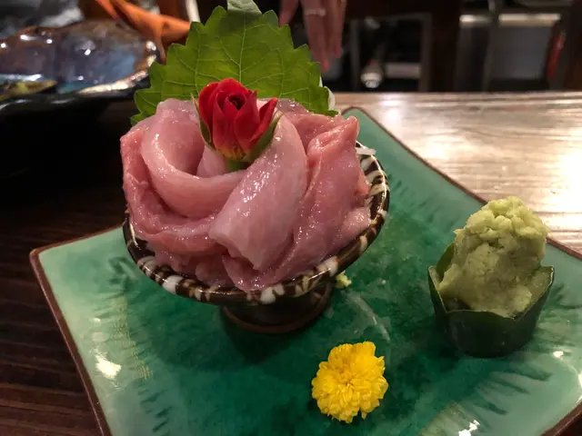 生吞拿魚腩刺身（大）