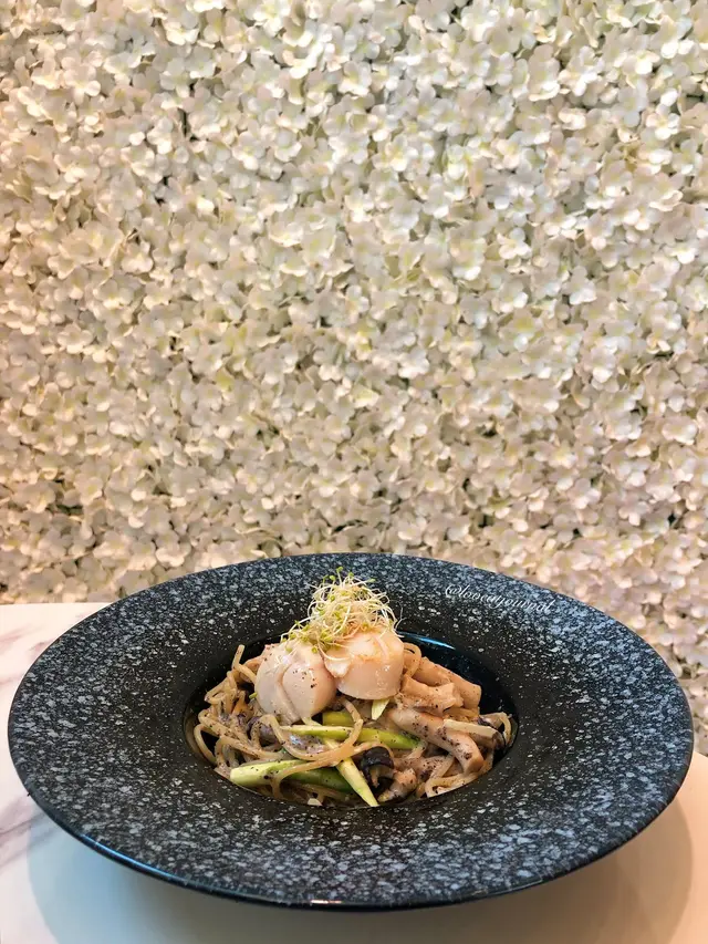 香煎日本帶子配黑松露忌廉意大利粉