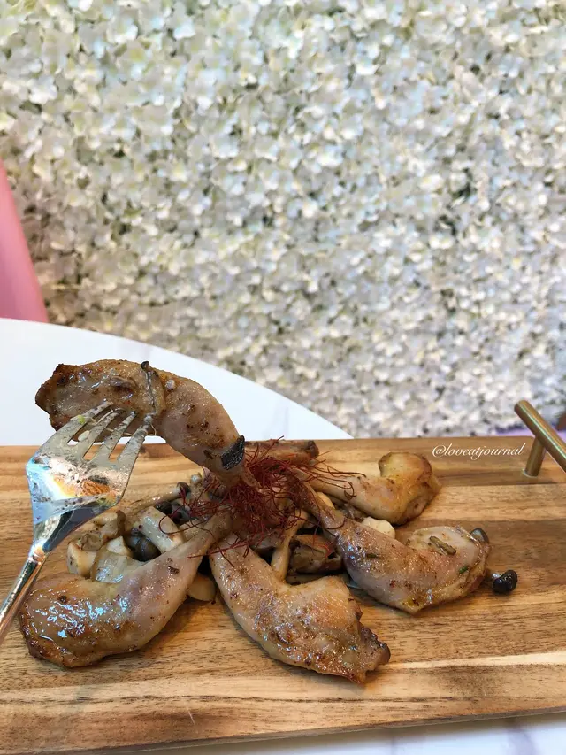 法國慢煮鵪鶉腿配牛油炒野菌