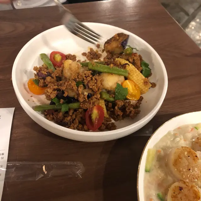 炸地瓜打拋豬肉