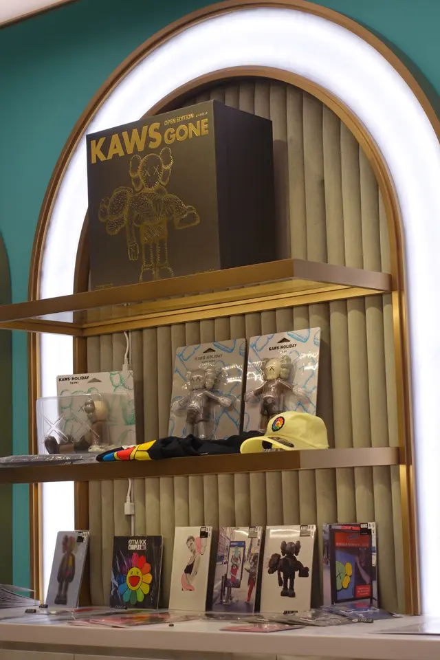 KAWS 裝飾及其產品可出售