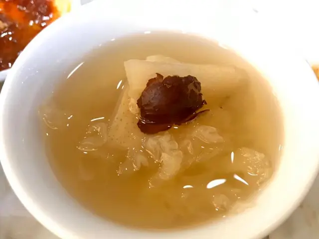 冰塘雪耳燉雪梨