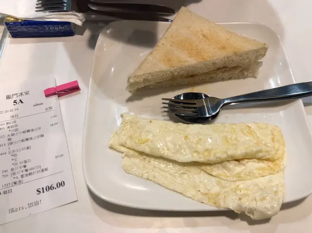 茶餐A  -  煎蛋白+  多士