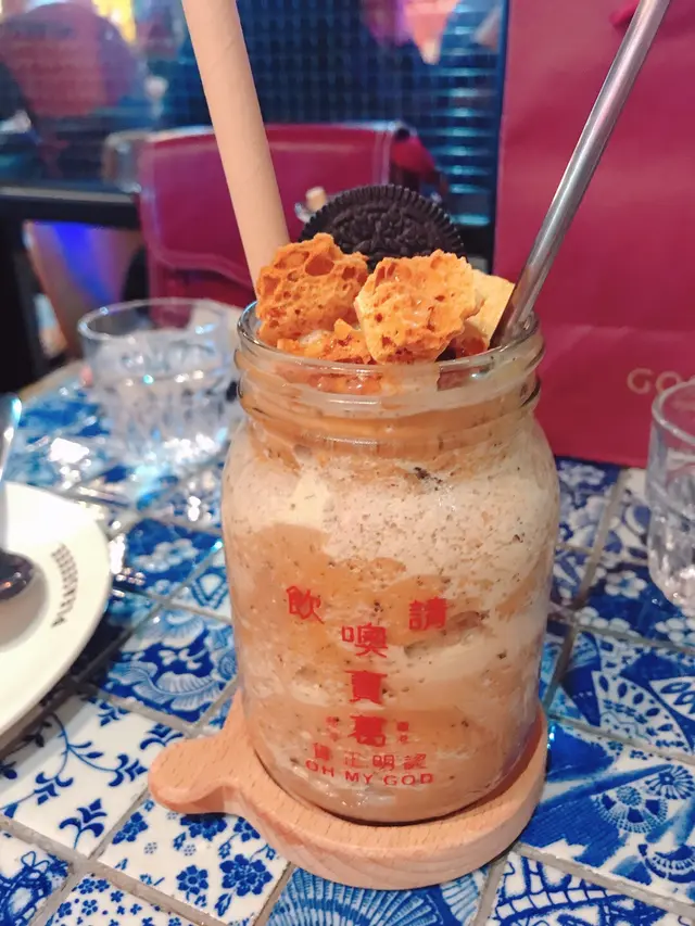 咖啡味10分濃郁，可惜焦糖味不突出，脆脆很有驚喜，如果焦糖味再突出一點，整杯飲品就10分完美