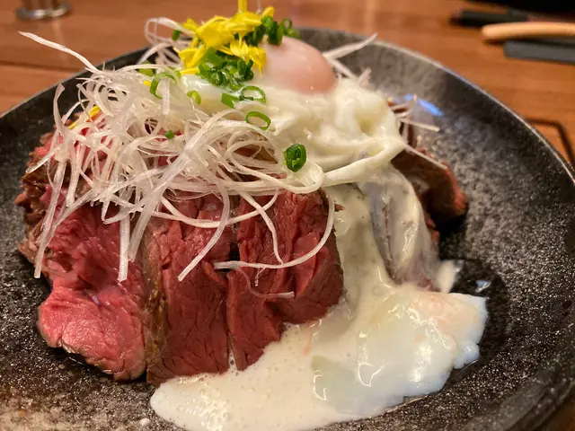 酸忌廉慢煮牛柳丼