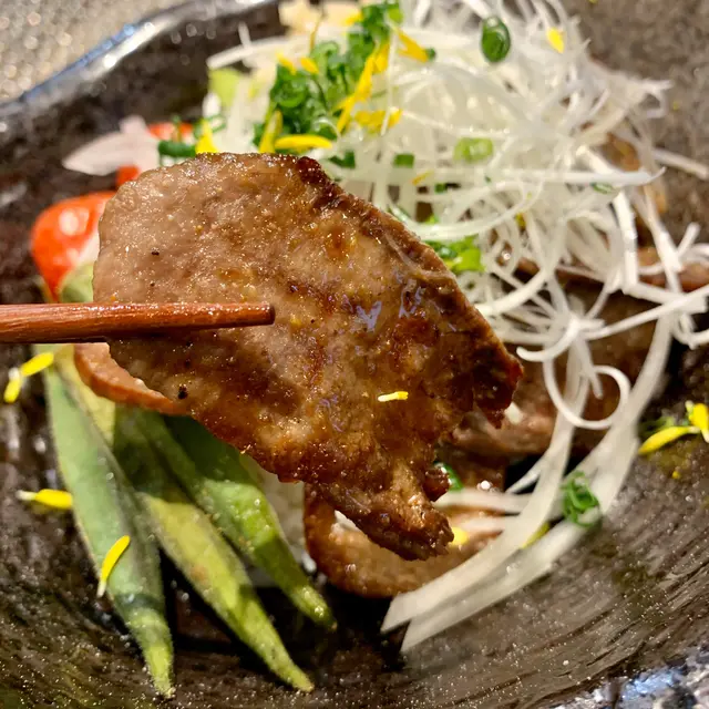 網燒焰の牛舌丼