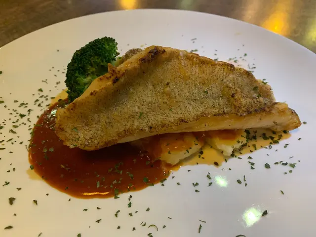 烤石斑魚柳配芥末籽燒汁